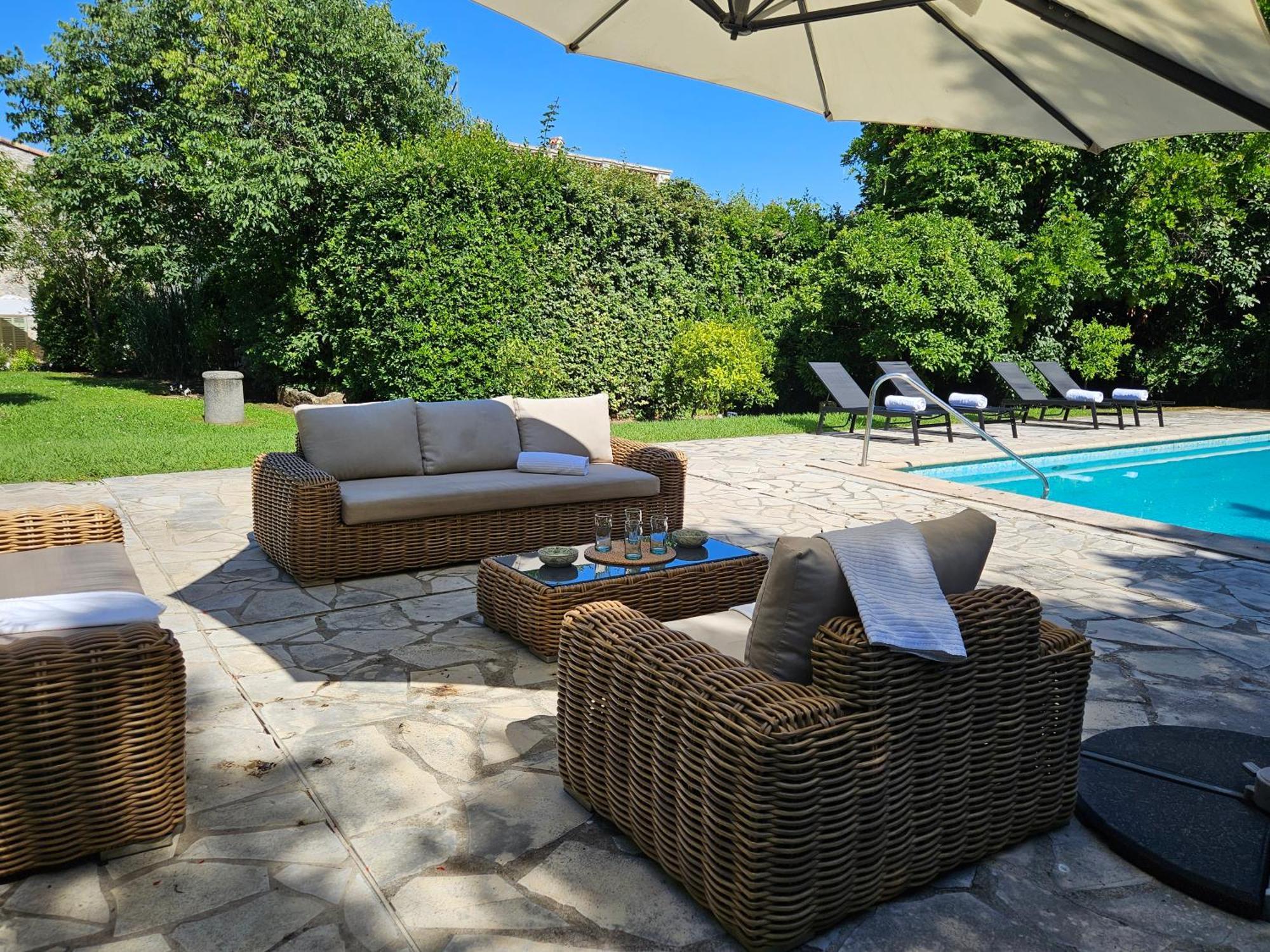 Mas De Charme Avec Piscine Antibes